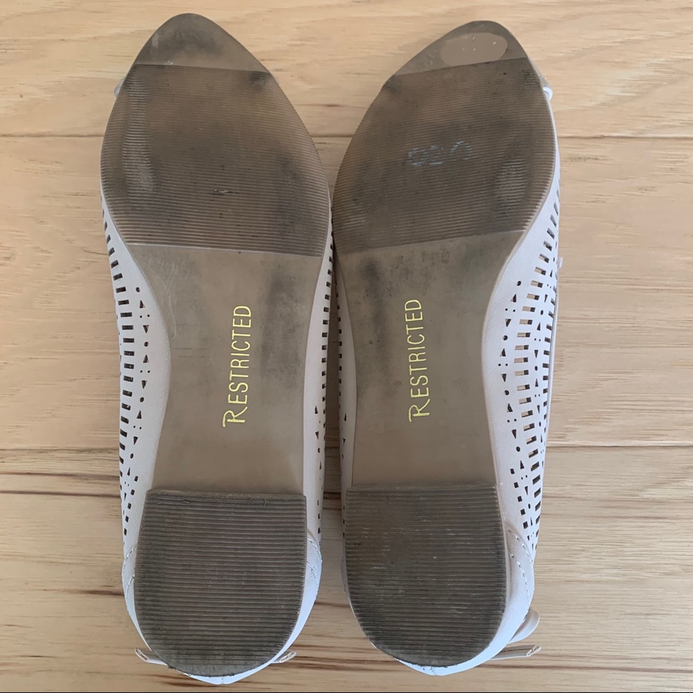 Beige Flat - image 3